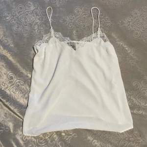 linne med spets - som ny, inga defekter 