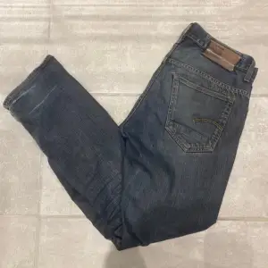 G-star raw jeans för 300kr passar upp till 175 inga hål eller liknande, skriv till mig vid funderingar 