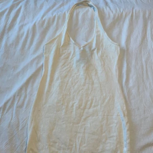 Klänning - Helt ny halterneck klänning men lapparna kvar på☁️Frakt tillkommer📦