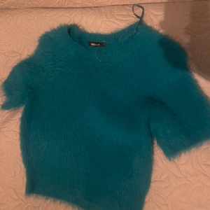 Stickad topp - Säljer denna helt oanvända söta stickade toppen från Gina tricot!