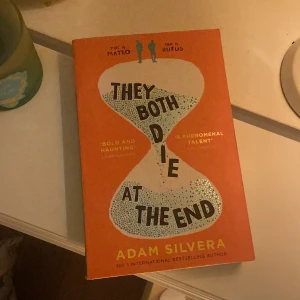 They both die at the end - Säljer den då jag läst klart den💖