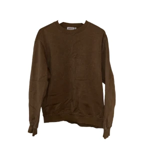 Weekday Crewneck - Weekday Tröja strl M använd en eller två gånger. Skriv vid frågor eller funderingar
