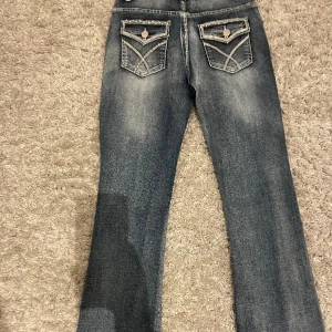 Jeans  - Helt nya jeans, endast testade. Jag är 1,62 och säljer för att jag tycker dem är lite korta på mig 