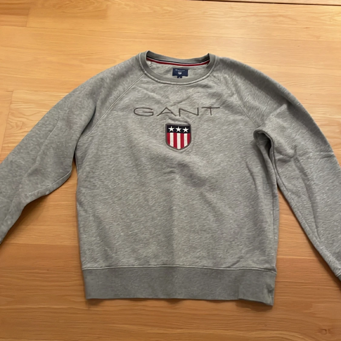 En grå Gant tröja