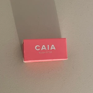 Caia blush stick - Säljer detta blush sticket då jag har en exakt likadan, aldrig använt, inte ens provad på en hand eller liknande💕