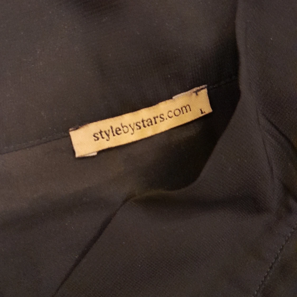 Svart kjol med guldkant - 90