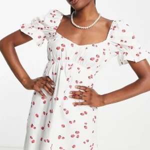 Sommarklänning - Säljer denna söta klänning från asos.  Strl 34