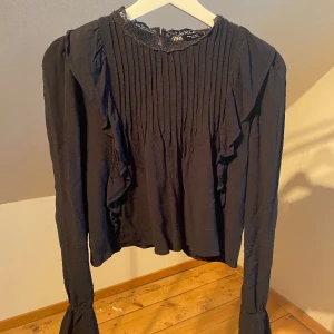 Zarablus - Jätte söt blus från zara. Säljs inte mer på hemsidan🥰