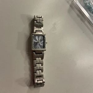 KLOCKA - trendig klocka som inte används då jag har en annan! 👌🏼