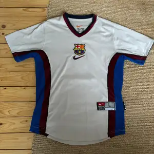 Xavi 26 på ryggen  Deras ”away” fotbollströja mellan 1988-1989