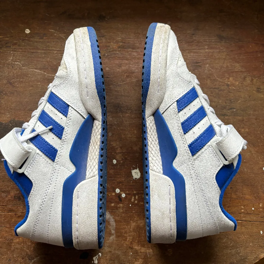 Adidas skor köpta för några år sedan  Fortfarande i bra skick. Skor.