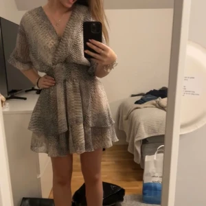 Klänning - Jätte söt klänning❤️fint skick!!!