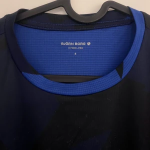 Björn Borg t-shirt - Björn Borg tränings t-shirt till salu. Bra skick och skön material. Nypris 349 kr
