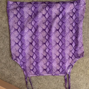 Lila djurmönstrat linne - Coolt 