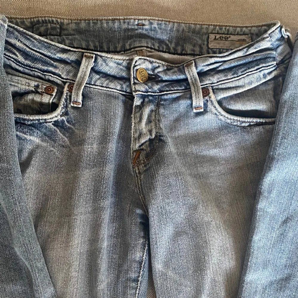 Super snygga low waist bootcut jeans från Lee💙 - priset går att diskutera . Jeans & Byxor.