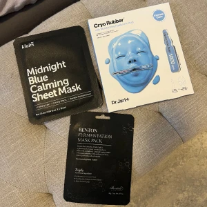 Cyro rubber, Klairs & benton sheetmask - Oöppnade sheetmasks, inköpt 28/31. Bara för någon dag sedan.  Dr. JART, Cyro rubber moisturizing hyaluronic sheet mask - nypris 179kr.  Klairs, midnight blue calming mask - nypris 59kr   Benton, fermantation mask pack - nypris 30kr   Köp alla för 200kr ☺️