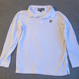 Lyle and Scott polotröja - Lyle and scott tröja i storlek 10-12 år, knappt använd.