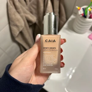 Dewy drops  - Dewy drops från caia i färgen 20C! Endast testad och säljer eftersom att färgen inte passade! Kom privat för fler bilder!😇