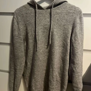 Kashmir tröja  - Säljer nu min Kashmir tröja i jätte fint skick använd få tal gånger storlek xs 