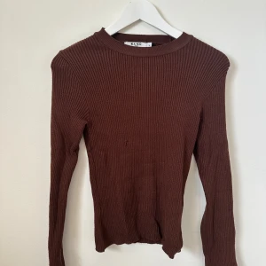 Långärmad tröja - Långärmad ribbad tröja från Nakd💞