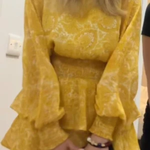 Klänning fårn gina - Skit fin klänning från Gina! Säljs ej längre! Hör av er om mer bilder! Pris kan diskuteras  