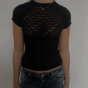 Topp - Säljer nu min zara tröja. Säljer då jag aldrig använder den. Den är i princip i nyskick! Hör av dig vid frågor💘