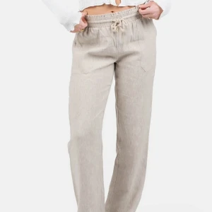 Lågmidjade linnebyxor  - Säljer nu mina linnebyxor från skagenclothing då jag vuxit ur dom.  Enbart använda ca 3 gånger och är i nyskick.   Nypris 799:- säljes för 350 + frakt 📦    Pris går att diskuteras!  Kom privat för egna bilder! ☺️