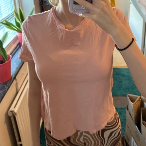 Gullig tröja - Ljusrosa kort t-shirt, storlek s, h&m, bra skick