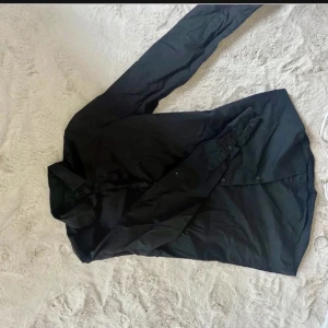 Skjorta  - Svart skjorta i muscle fit