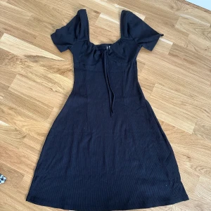 H&M klänning  - Ny skick, aldrig använd 