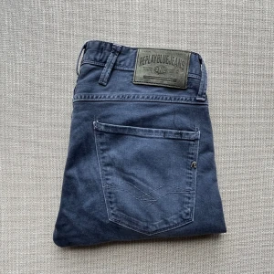 Replay anbass - Tja! Säljer nu dessa Replay Anbass i en sjukt snygg blå/grå färg! | Storlek: 28/32 | Skick 9/10 | Nypris 2000kr, Säljs för 499kr