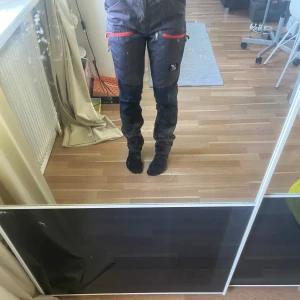 Friluftsbyxor - Aldrig använda  Nypris 1100  Hund i hemmet