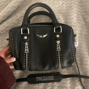 Zadig väska - Säljer min Zadig väska i modellen Sunny då jag själv tröttnat på den.  Köpt för ca 4200 kr💕 Skriv vid fler frågor!
