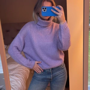 Stickad polo - Stickad polo i somrig färg💕