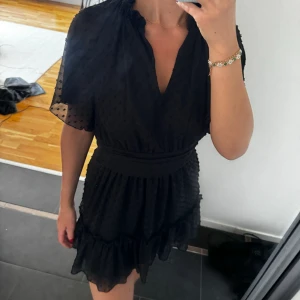 svart klänning - ny utan prislapp, köpt förra året