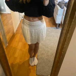 Vit kjol - Jättesöt vit kjol💗 Endast använd en gång