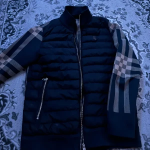 Burbery jacka - En jätte fin sällsynt burbery jacka inga fel på den eller nått annat