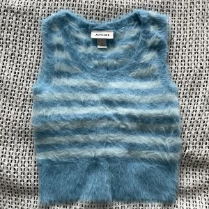 Lurvig väst - Blårandig lurvig väst. Fint skick!