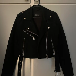 Kappa  - Säljer denna kappa då den inte passar mig mer. Den är använd nån gång men den är som ny🤗