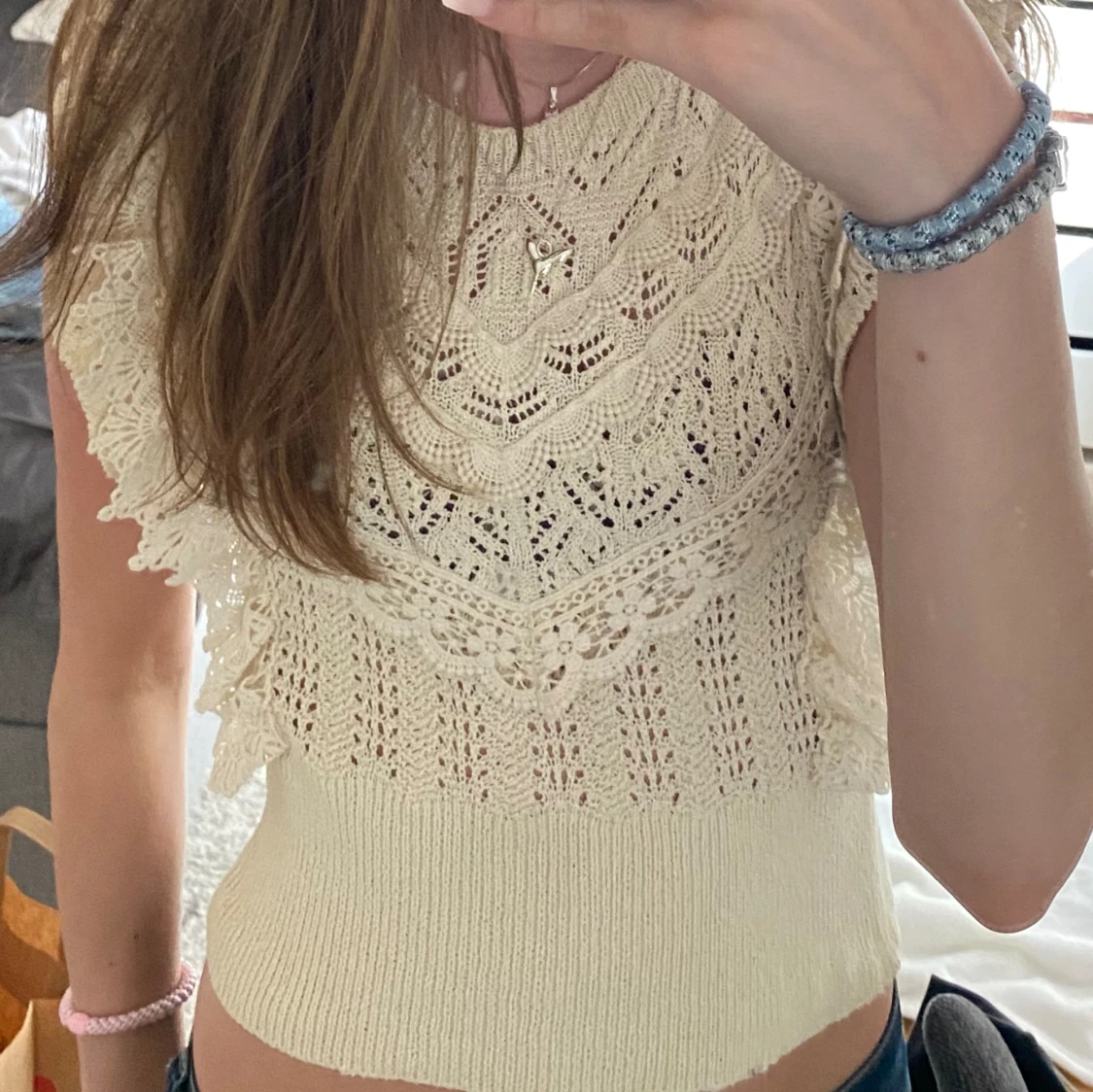 Så sjukt söt och snygg slutsåld zara topp! Säljer då jag inte har haft någon användning av den! Jag är 176cm lång så den ser kortare ut än vad den är!❤️pris kan även diskuteras🥰🥰 - 90