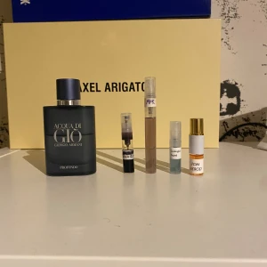 Adg profondo  + samples - Hej! Säljer en adg profondo 20/40ml  4 samples ingår: Mfk oud satin mood 5ml Pdm herod 3ml Zoologist squid 1ml Nasomatto black afgano 2ml Allt för 450kr + frakt Står inte för slarv och referenser finns😁
