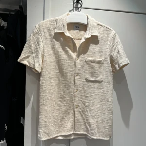 Kortärmad skjorta - Kortärmad skjorta från Zara  Storlek M