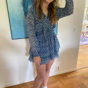 Zara klänning - En fin zara klänning som inte säljs längre. Pris kan diskuteras. Fint skick.❤️❤️