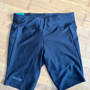 Helt nya svarta shorts från Decathlon. 