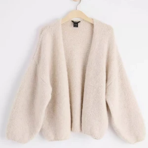 Sticaad cardigan  - INTRESSEKOLL på denna slutsålda cardigan💕