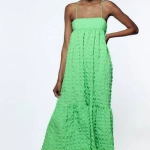 Zaraklänning grön - Fint skick! Knappt använd av mig!