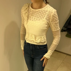 Zara topp - Perfekt till sommarn, använd endast ett fåtal ggr, fint skick.  Storlek M men passar mig med XS/S