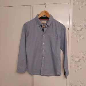 Bomull skjorta  - Sommarfin bomull skjorta för tonåring i mycket bra skick. 