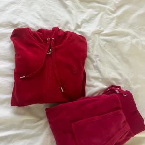 Juicy❤️ - Ganska nya, använda ett par gånger väldigt snygga ❤️ säljs separat 1000 och tillsammans 1800❤️