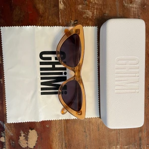 Chimi - Säljer mina fina chimis för de inte kommer till användning ❤️ de e i 006 och färgen peach. Bara andvända ett få par gånger så väldigt bra skick❤️  kontakt gärna innan ni trycker på köp nu❤️ pris kan diskuteras.